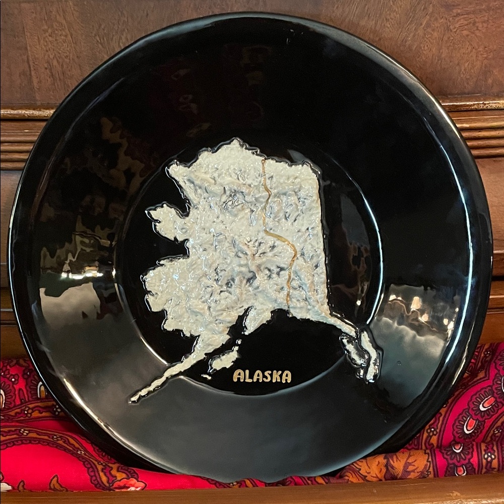 Meranna Ceramics Alaska relief plate 1975